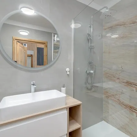 Eleganckie Basen, Fitness & Balkon By Renters