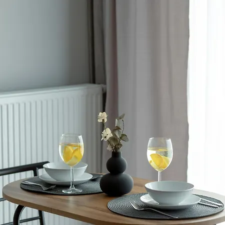 Eleganckie Basen, Fitness & Balkon By Renters